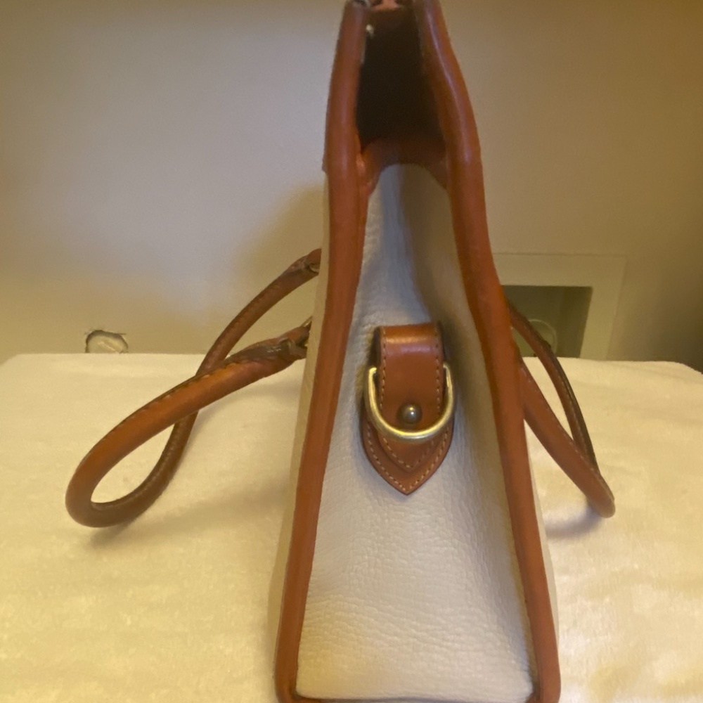 Dooney and Bourke Light Tan All Weather Leather Handbag with Shoulder Strap - Picture 6 of 8